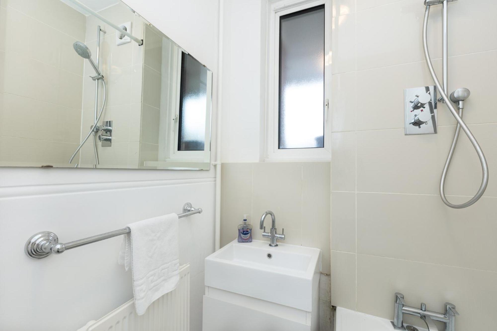 Bright Modern 1 Bedroom Flat, 5 Min To Vauxhall St ลอนดอน ภายนอก รูปภาพ